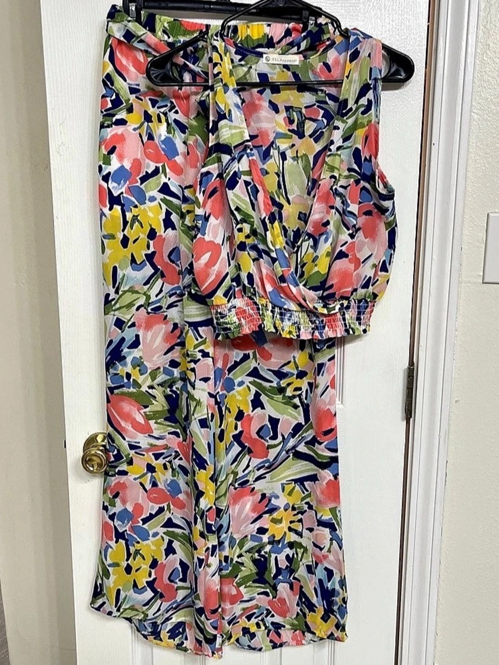 FSL apparel Abstract Printed Set Size Medium Like New
